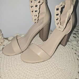 Elegant Cream Heeled Sandals with Chain Link Strap